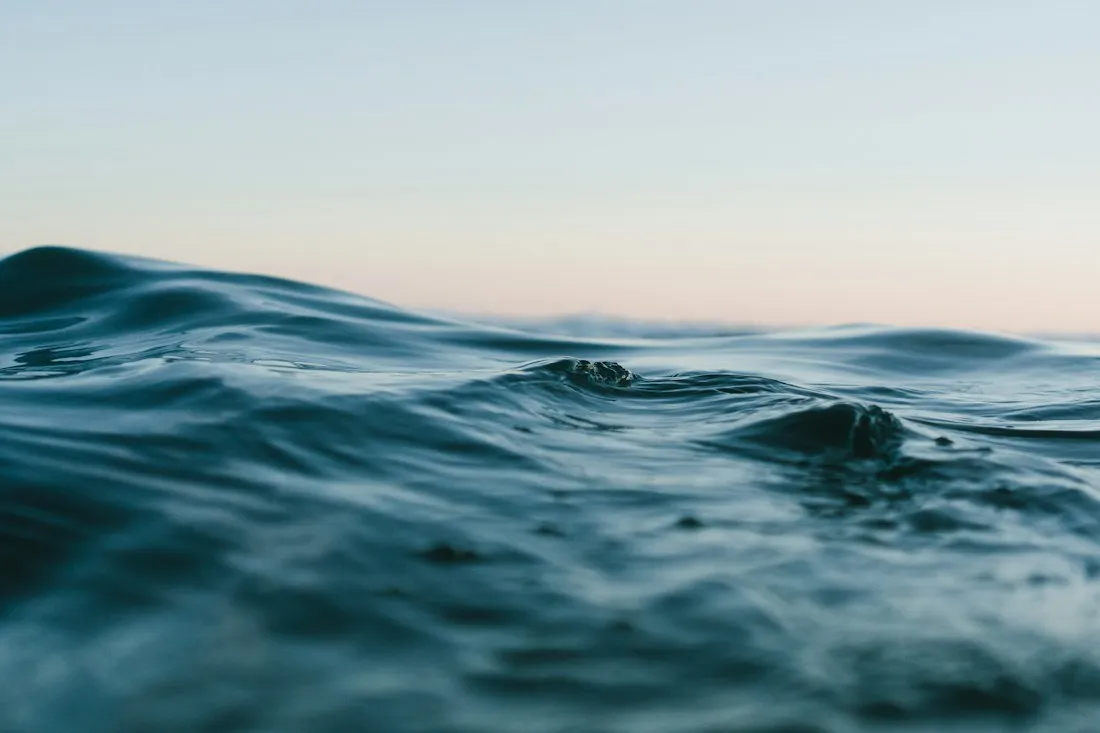 Ocean waves representing the Aera destination story