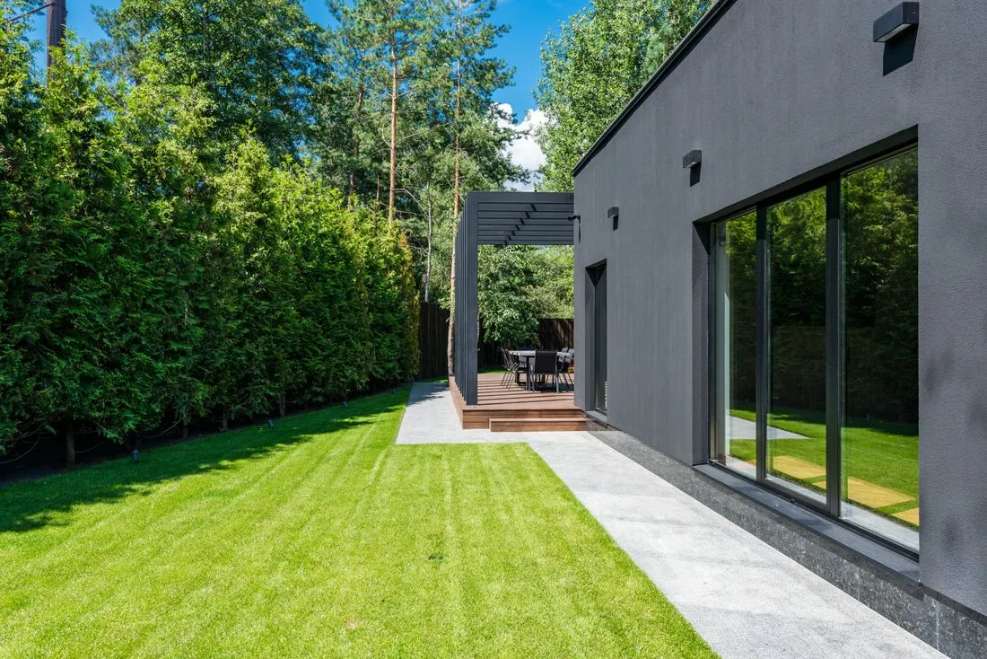 A minimal contemporary building with strong geometric lines